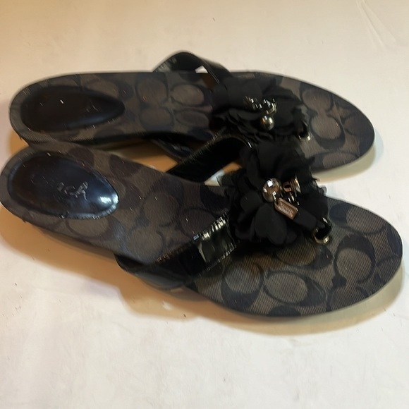 Coach Serenity Sandal Thong Slides Sz 6.5 Patent Leather black Logo flower pearl - Picture 5 of 10